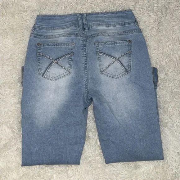 Wallflower Light Washed Denim Capris - Picture 3 of 6